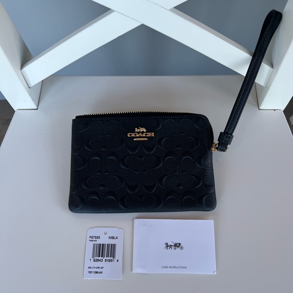 Coach Black Classic Embossed Leather Wristlet Brand New - Picture 3 of 6